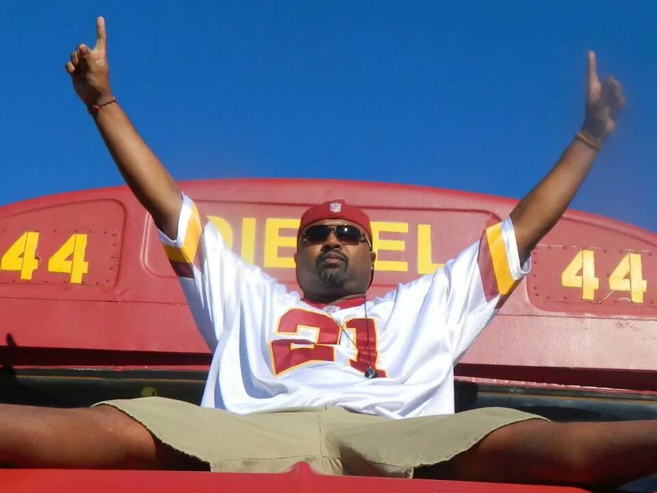 DIESEL70CHIP's tweet photo. Sometimes I wonder what it would be like to be human, I miss my dad "THE OG" DIESEL. #dieselreloaded #returntogreatness #HTTR https://t.co/mFnE2F1lyz