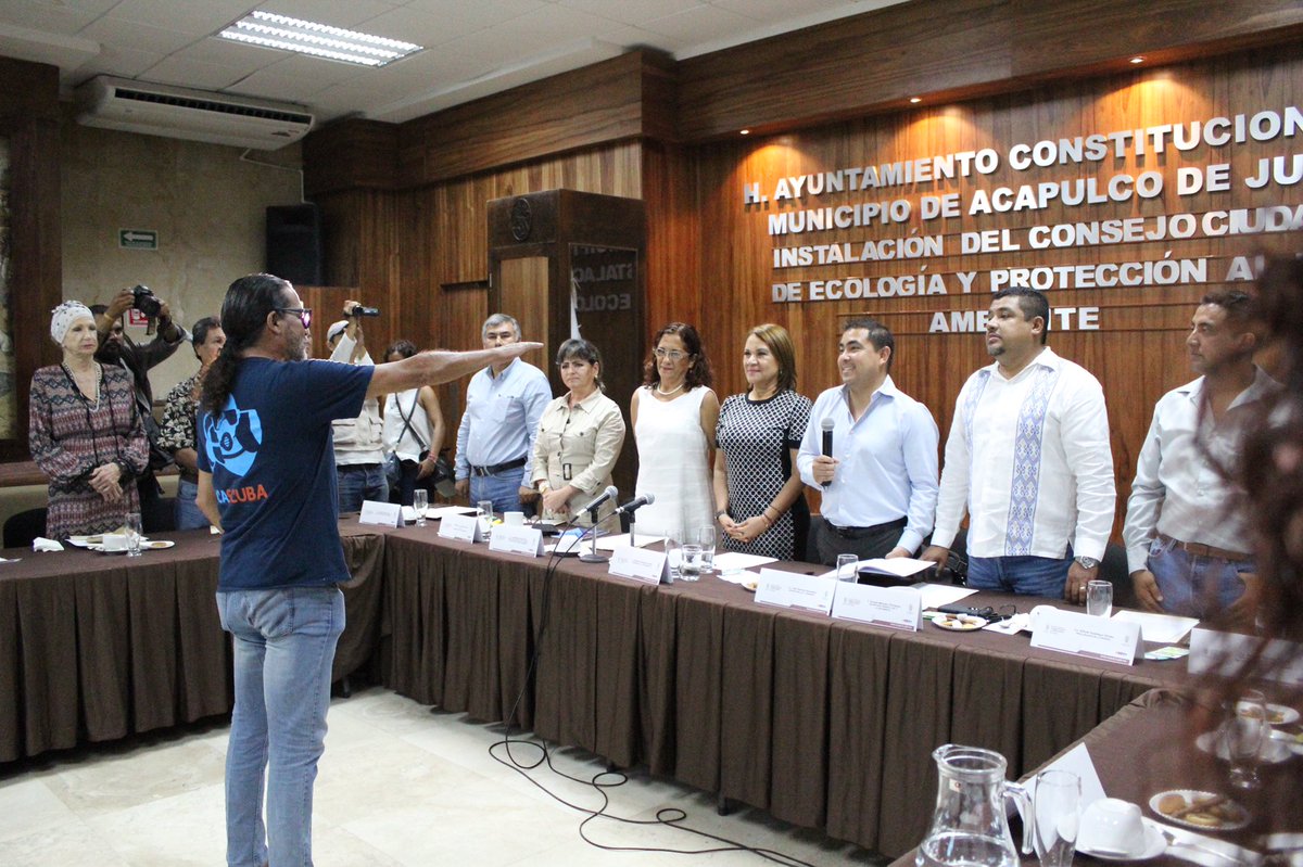 AlanRamGro's tweet photo. En representación del Gobernador @HectorAstudillo tuve el honor de tomar protesta a los integrantes del Consejo Ciudadano de Ecología y Protección al Medio Ambiente “Acapulco 2019” donde eligieron al Biólogo marino @aquabarnard como su presidente https://t.co/qkxwz8ddOz