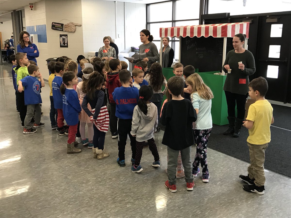 RichfieldElem's tweet photo. Thank you to our @RichfieldElem PTA for another tasty Farmer’s market! #amazingparentsupport https://t.co/dcvhy4UDhH