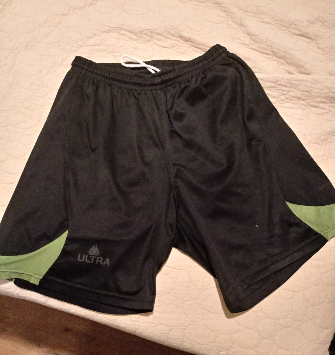 CvmNicolas's tweet image. Mi único short de fútbol/running/gym desde aproximadamente 2004. El escudo de @VillaMitreBB se desvaneció hace rato. #ShortChallenge