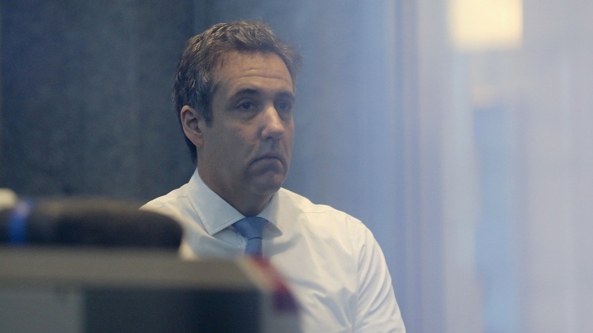 Democrats to probe report Trump told lawyer to lie https://reut.rs/2DliHJA