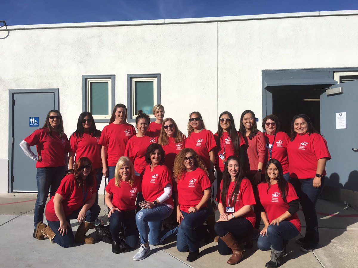 ABalasaraptor's tweet photo. #hesdpride #bulldogpride https://t.co/kAFhiazAQe