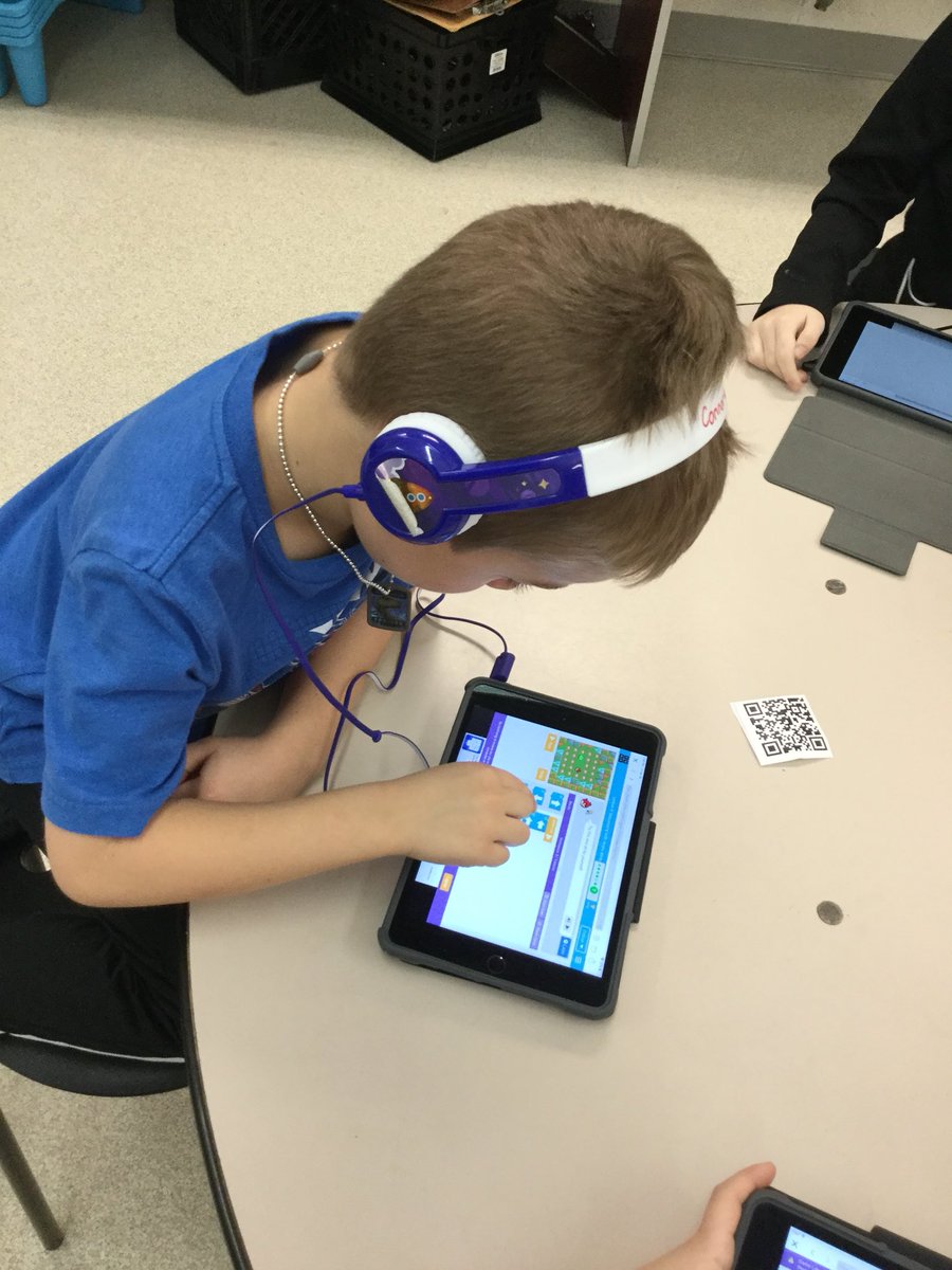 AllegraAcaster's tweet photo. Today we did our first @codeorg “plugged” activity and we had a blast! We can’t wait to keep learning the basics of code! #coding #codeinkindergarten https://t.co/dWHLXU5w3F