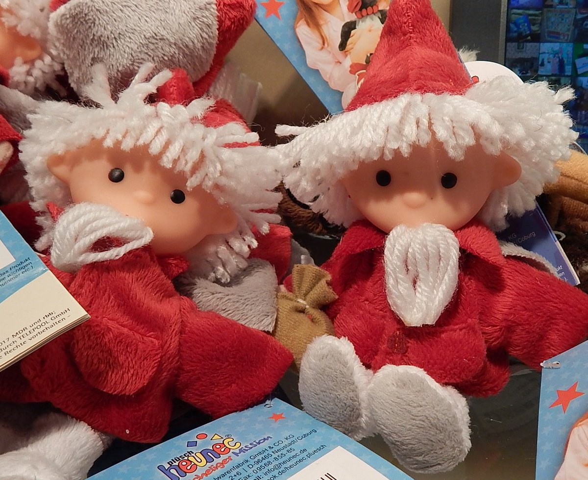 germangirlus's tweet photo. Sending you all to bed with the story of the #Sandmännchen. Gute Nacht....
Click here to read about the little man who sends German Children to bed with Sweet Dreams -->https://t.co/aZXgcI7YBm
#GrowingupGerman #GermanChildhood https://t.co/Nof1FigajK
