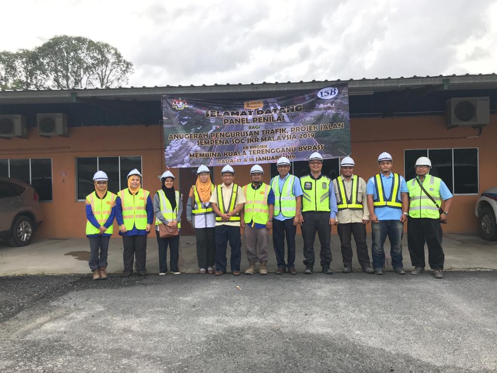 Lawatan Pasukan Panel Penilai bagi Penilaian 'Anugerah Pengurusan Trafik bagi Projek Jalan' Sempena SOC JKR Malaysia 2019 Ke Projek Kuala Terengganu By Pass Pada 17-18 Januari 2019.
<a href="/JKRMalaysia/">JKR Malaysia</a> 
<a href="/CawJalanJKR/">Cawangan Jalan JKR Malaysia</a> 
@tkpinfra 
<a href="/Zulakmal8/">zulakmal</a> 
<a href="/nikburhanuddin/">Nik Burhanuddin</a> 
@ShahromBAKJ