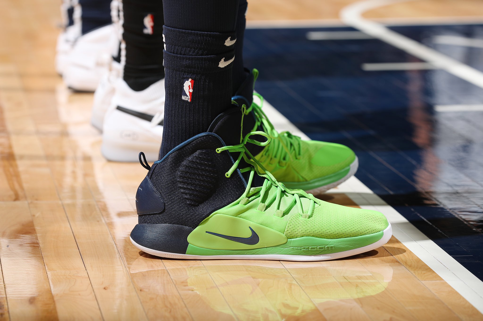 B/R Kicks Twitter: ".@KarlTowns in the Nike Hyperdunk X tonight against San https://t.co/dPJeqcfl2Y"