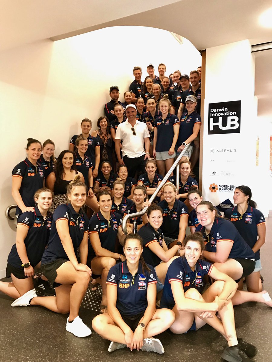 DIHubNT's tweet photo. It has been a pleasure to host the Crows AFLW team today at the Hub. Good luck for tonight and the season ahead! #crowsaflw #weflyasone #ntfl #boundlesspossiblent #darwinnt #northernterritory @AFLNT @CrowsAFLW @AusOutbackNT https://t.co/oCirXqtYfN