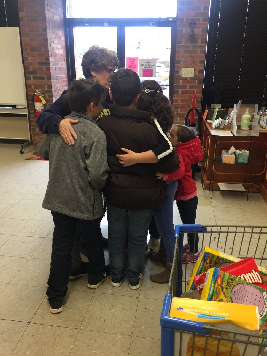 psjoyful's tweet photo. Love our homeschoolers.  They do such a Grt job volunteering once a month.  I love to pray for them and love on them. We r so blessed. https://t.co/6uWZBVjpSc