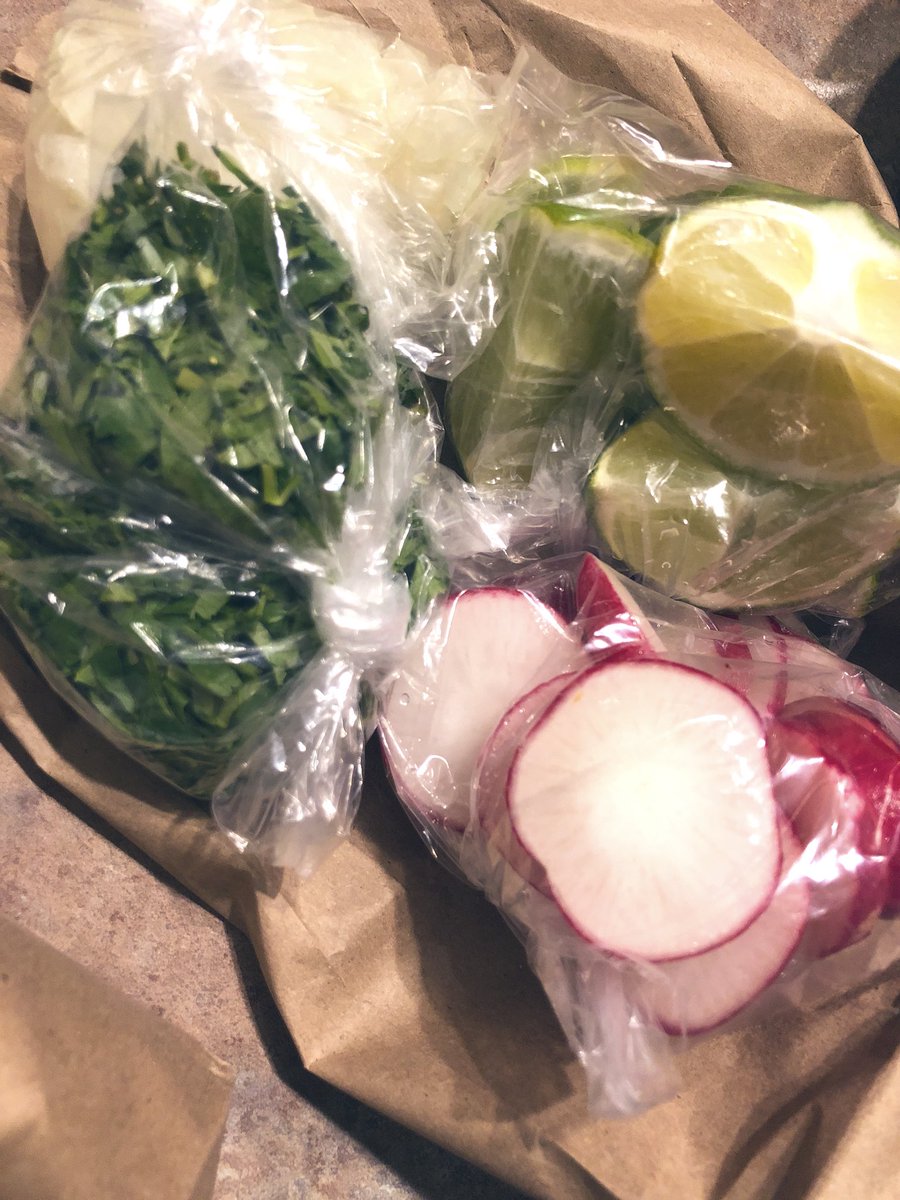 OFFICIALWIGGY's tweet photo. Went back for all the fixins 🤤 https://t.co/a54Bybb50W
