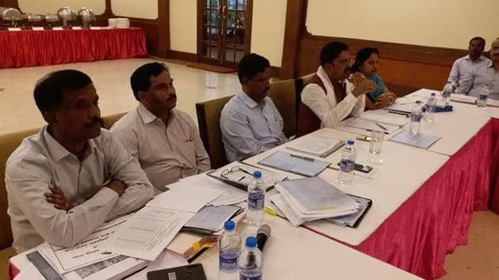 SNBangarpetMLA's tweet photo. ಅಂಬೇಡ್ಕರ್ ಅಭಿವೃಧ್ದಿ ನಿಗಮದ ಕೇಂದ್ರ ಕಛೇರಿಯಲ್ಲಿ, ರಾಜ್ಯ ವ್ಯವಸ್ಥಾಪಕ ನಿರ್ದೇಶಕರು, ಜಿಲ್ಲೆಗಳ ವ್ಯವಸ್ಥಾಪಕ ನಿರ್ದೇಶಕರು ಮತ್ತು ಅಧಿಕಾರಿಗಳೊಟ್ಟಿಗೆ ಪ್ರಗತಿ ಪರಿಶೀಲನಾ ಸಭೆ ಕರೆದು, ಇಲಾಖೆಗೆ ಸಂಭಂದಪಟ್ಟ ವಿಷಯಗಳ ಬಗ್ಗೆ ಚರ್ಚಿಸಿದ್ದೇವೆ.
#AmbedkarAbivruddiNigama
#ADCL
#SNBangarpetMLA https://t.co/MAgFu7tyB6
