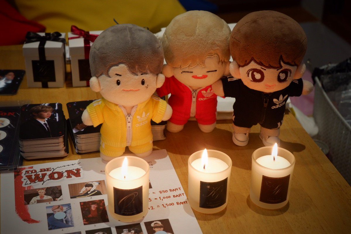 9456ToBeWON's tweet photo. วันนี้ทีมงานมีนัดรับเฟรมที่สยามเซ็นเตอร์ เวลา 12.00-14.00น. และนำเทียนหอมSet3กลิ่น 8 เซ็ตสุดท้ายติดไปด้วย ใครไปสยามแวะมาช็อปปิ้งได้นะคะ 🤗💕

🕯Set3กลิ่น 8 เซ็ตสุดท้าย
🕯แยกชิ้น เหลือกลิ่นซองอูและซองอุน
*ไม่มีถุงค่ะ

DMมาถามจุดนัดรับได้ตั้งแต่12.00น.เป็นต้นไปค่ะ 💖

#9456tobewon https://t.co/FRg63HyoGW