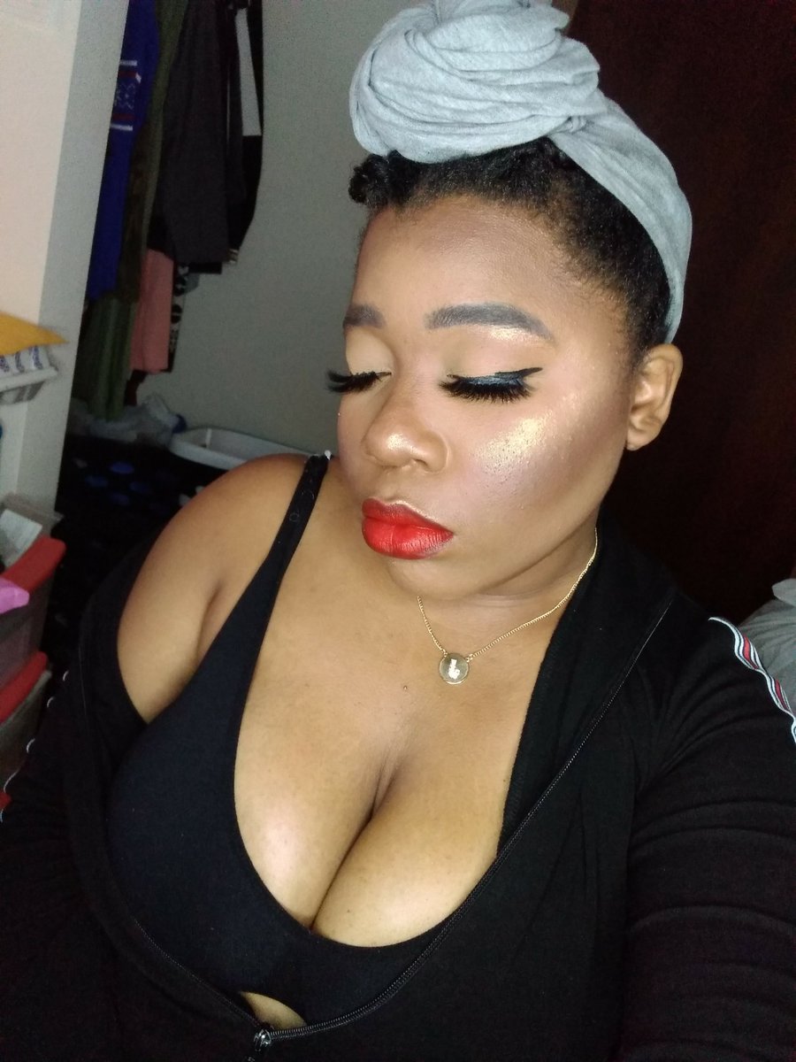 mamasitamimii's tweet photo. Just bcuz I felt like it ❤️😘
#makeup #blackmakeup #turbanlife #makeupbeginner https://t.co/OgqhvcfkIS