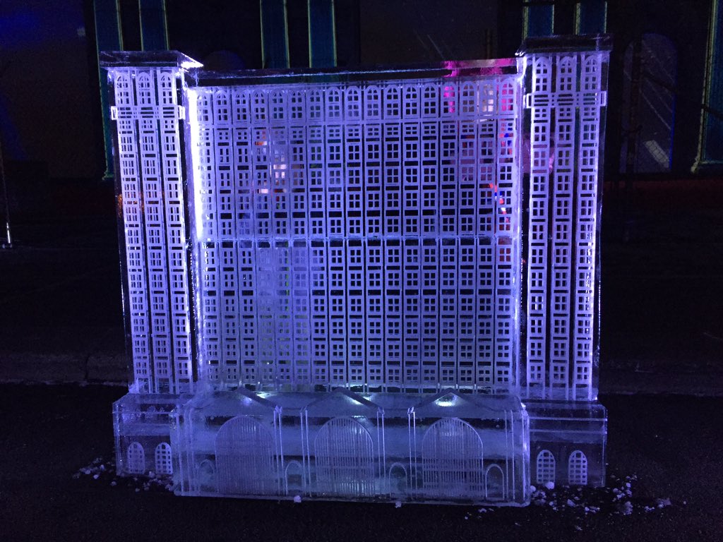 MrW_THS's tweet photo. Go check out the #MCSfest in Corktown. #Ford did an amazing job. The light show on Michigan Central Station is worth it. https://t.co/u7HMvqQrQd