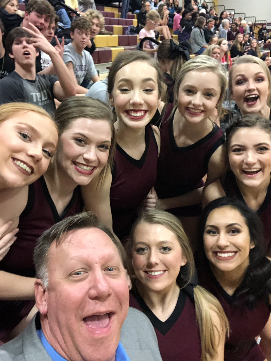 PrincipalSharp's tweet photo. Go Bears! https://t.co/AqqIRAtqB8