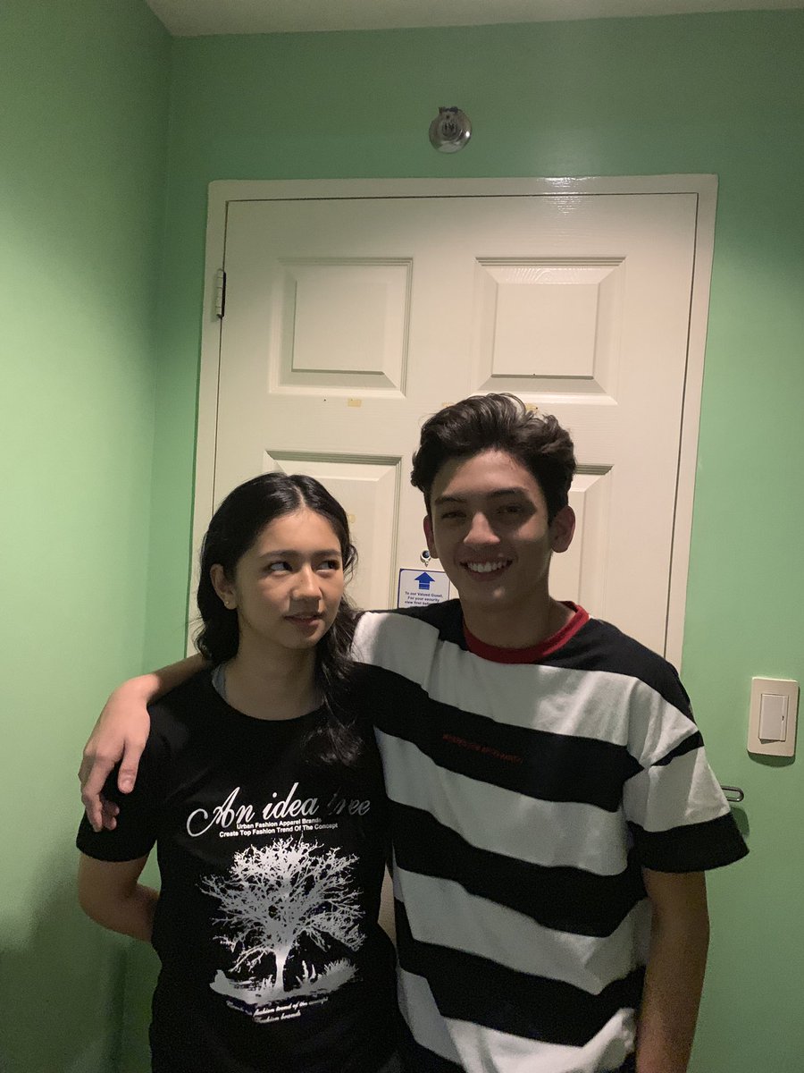 kaosethdora's tweet photo. TWBA fast talk with Seth
: Holding hands, Akbay?
Seth: Akbay.

Di naman halata no?

#KAOSETHReboot https://t.co/YYUP6Gt3Bk