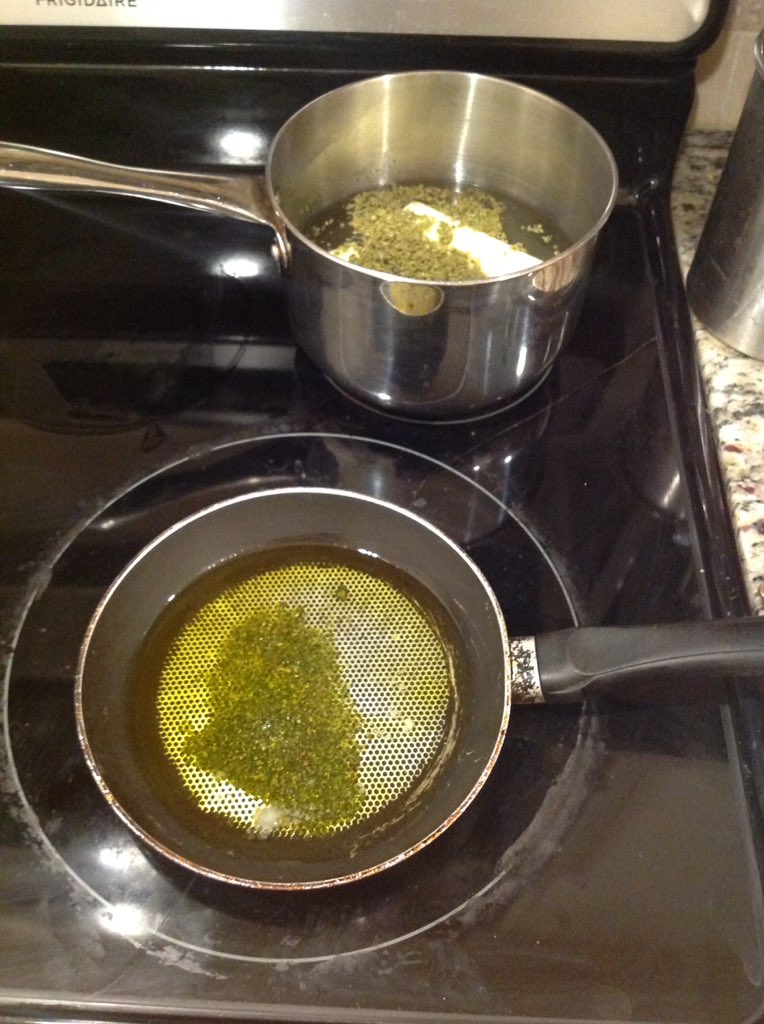 SipsNChewsDMV's tweet photo. In the lab tonight doing my thing. #cannabis #thcextraction #cannabutter #cannaoil #edibles #sipsnchews #dmvbaker https://t.co/iCm8h4Pw5m