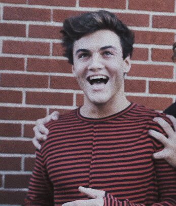 embarrassedolan's tweet photo. day 18: https://t.co/MTILexCEoo
