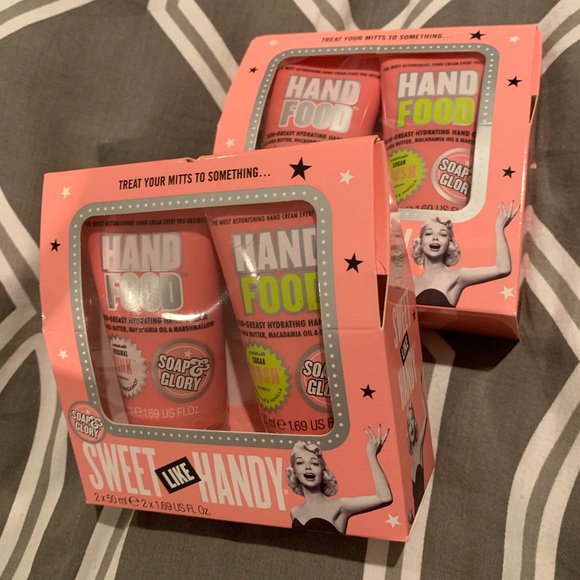 BoutiqueReady's tweet photo. So good I had to share! Check out all the items I'm loving on @Poshmarkapp from @KfabDesigns #poshmark #fashion #style #shopmycloset #sweetbb #soapglory: https://t.co/uBAgSQ31EV https://t.co/z7XIOSsHV6