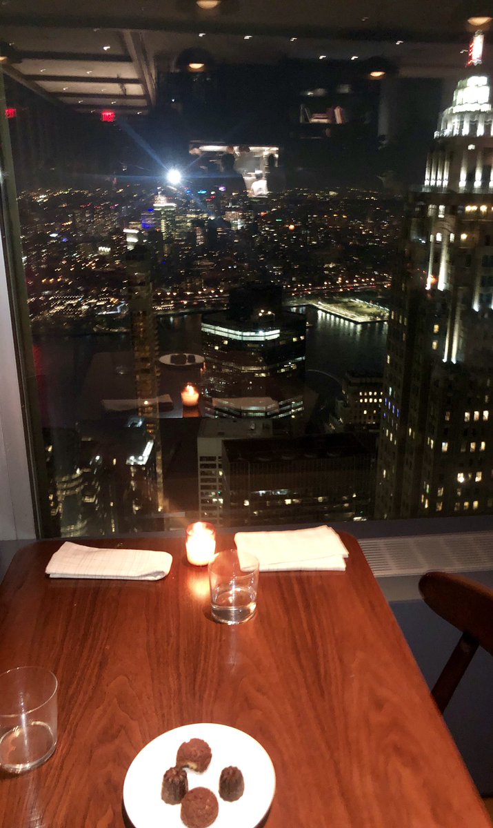 BeckieReiner's tweet image. I have been waiting to check you out! @dhmeyer @manhatta_nyc loved having dinner perched sixty stories above #settingthetable