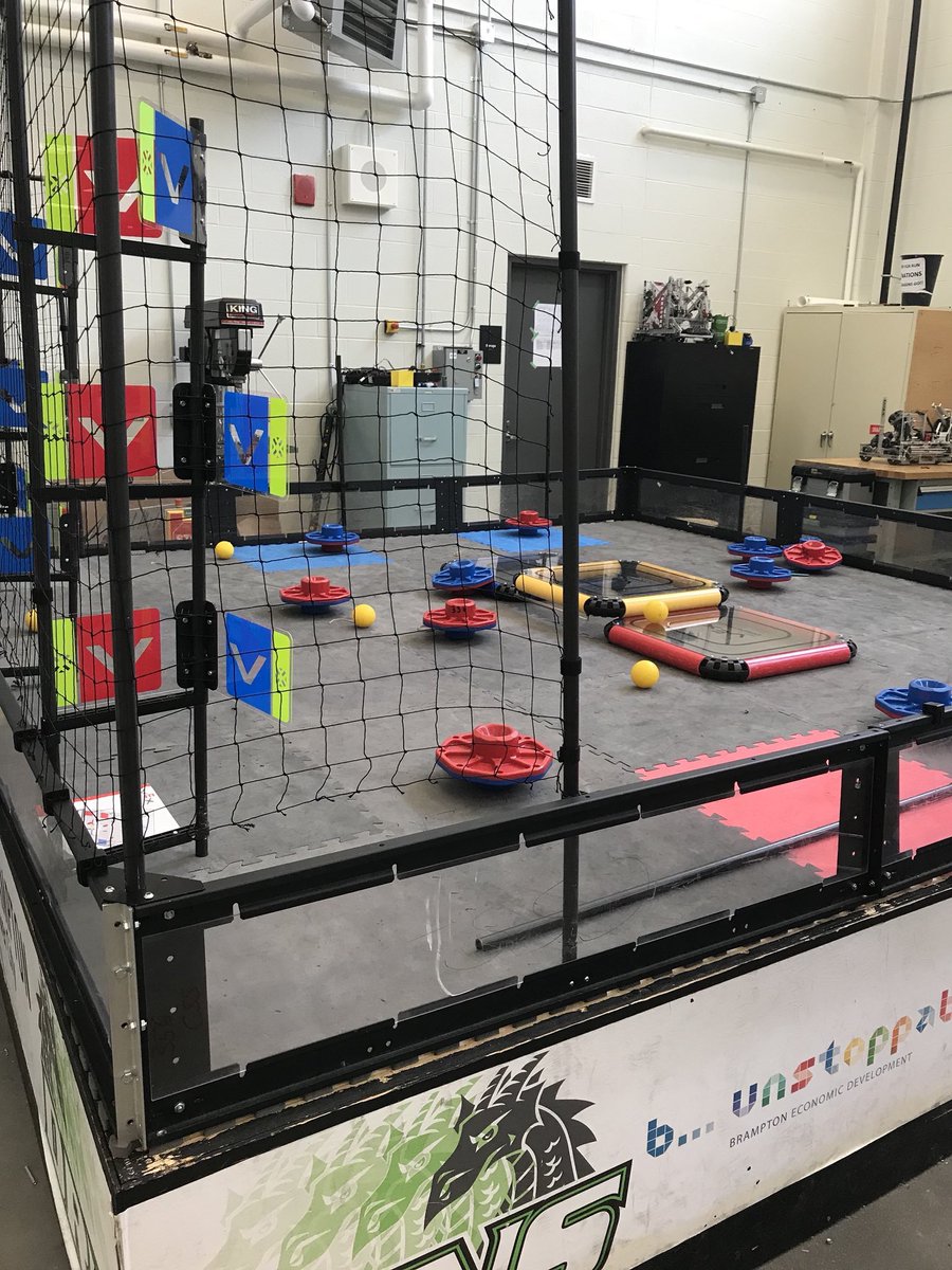 SohiBalbir's tweet photo. Had an opportunity to visit @castlebrookess SS with Chair @StanCameron @QHoppie , first hand experience to see the wonderful programmes we offer at @peelschools. Robotics, hospitality, arts, music, athletics, team sports, videography, animation, tech, electric and much more. https://t.co/km39PPetGz