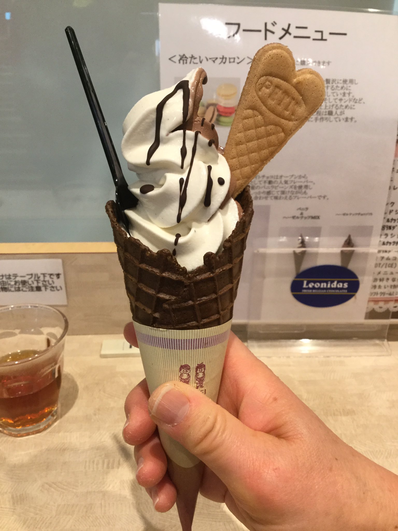 たけちゃん オモロい大阪を1時間で案内する観光プロガイド 真冬に食べるソフトクリーム ビールも好きですが なぜかきょうはこれが食べたくなりました 笑 チョコレート専門店 レオニダス 千里中央店にて T Co Dmtbe8ft3h Twitter たけちゃん オモロい大阪を1時間で案内する観光プロガイド 真冬に食べるソフトクリーム ビールも好きですが なぜかきょうはこれが食べたくなりました 笑 チョコレート専門店 レオニダス 千里中央店にて T Co Dmtbe8ft3h Twitter
