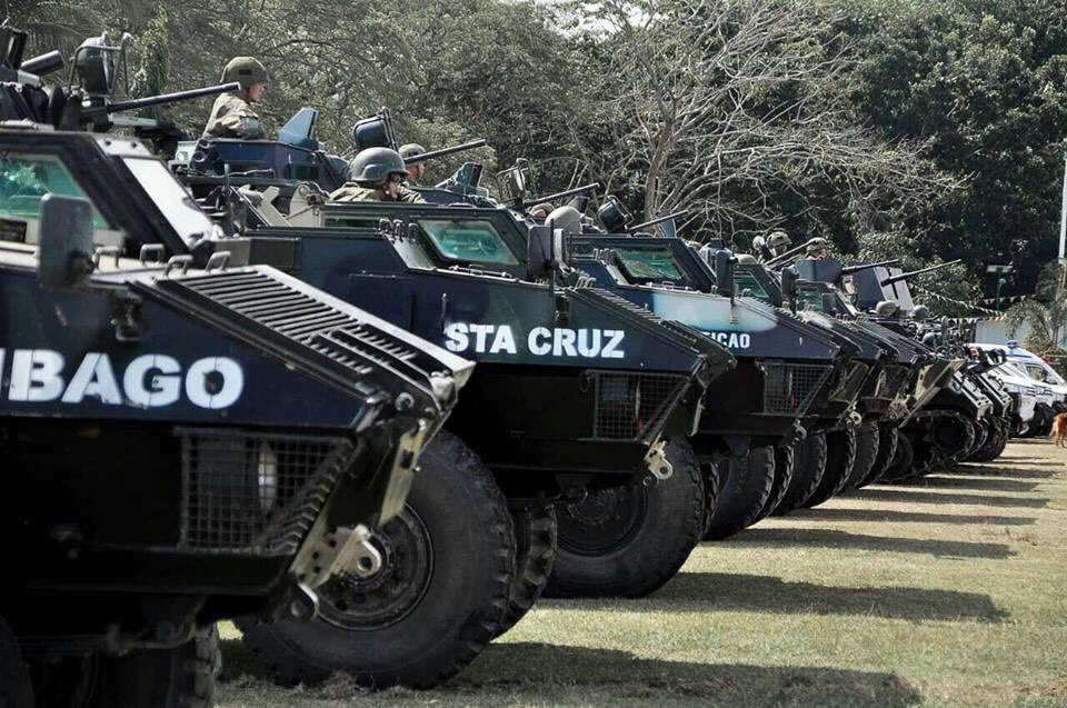 PHNews01's tweet photo. LOOK: Dalawang araw bago ang plebesito, PNP at AFP handang handa na para sa Lunes. Mga tangke at 20,000 na pwersa ng mga sundalo at pulis, naka-deploy na sa mga hotspot. 

#AFPInAction
#PNPInAction
#DuterteImpact

(c) Eunice Samonte https://t.co/jYIAywHoE0