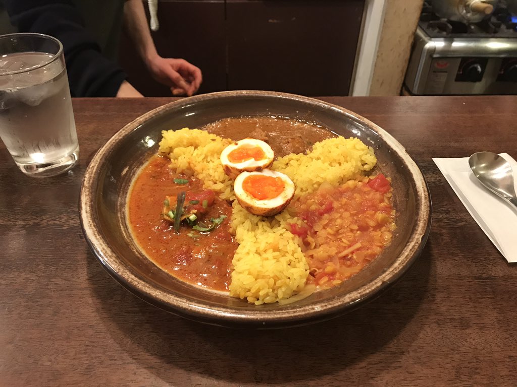 kwseshingo's tweet photo. カレー屋さん巡りのうちで行きたかったお店にやっと行けた。大竹伸朗推しがすごくてもちろんめちゃ美味しい。 https://t.co/CkHHx3YtVT