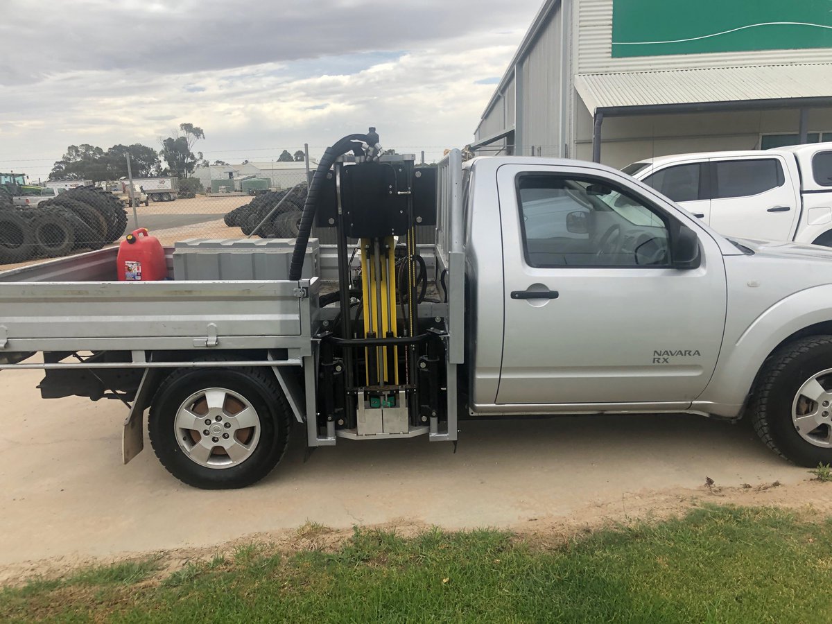stephen6300's tweet photo. #shouldbeeasier Wintex2000 off the side by side onto the ute,not so hot and dusty soil testing.Clever local engineer #BradNorman https://t.co/XRDvsToeZE