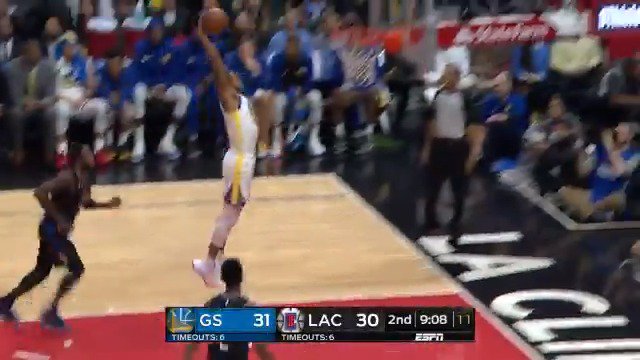 Draymond sets up Iggy for the @warriors throw-down!
#DubNation 36
#ClipperNation 31
WATCH on @ESPNNBA