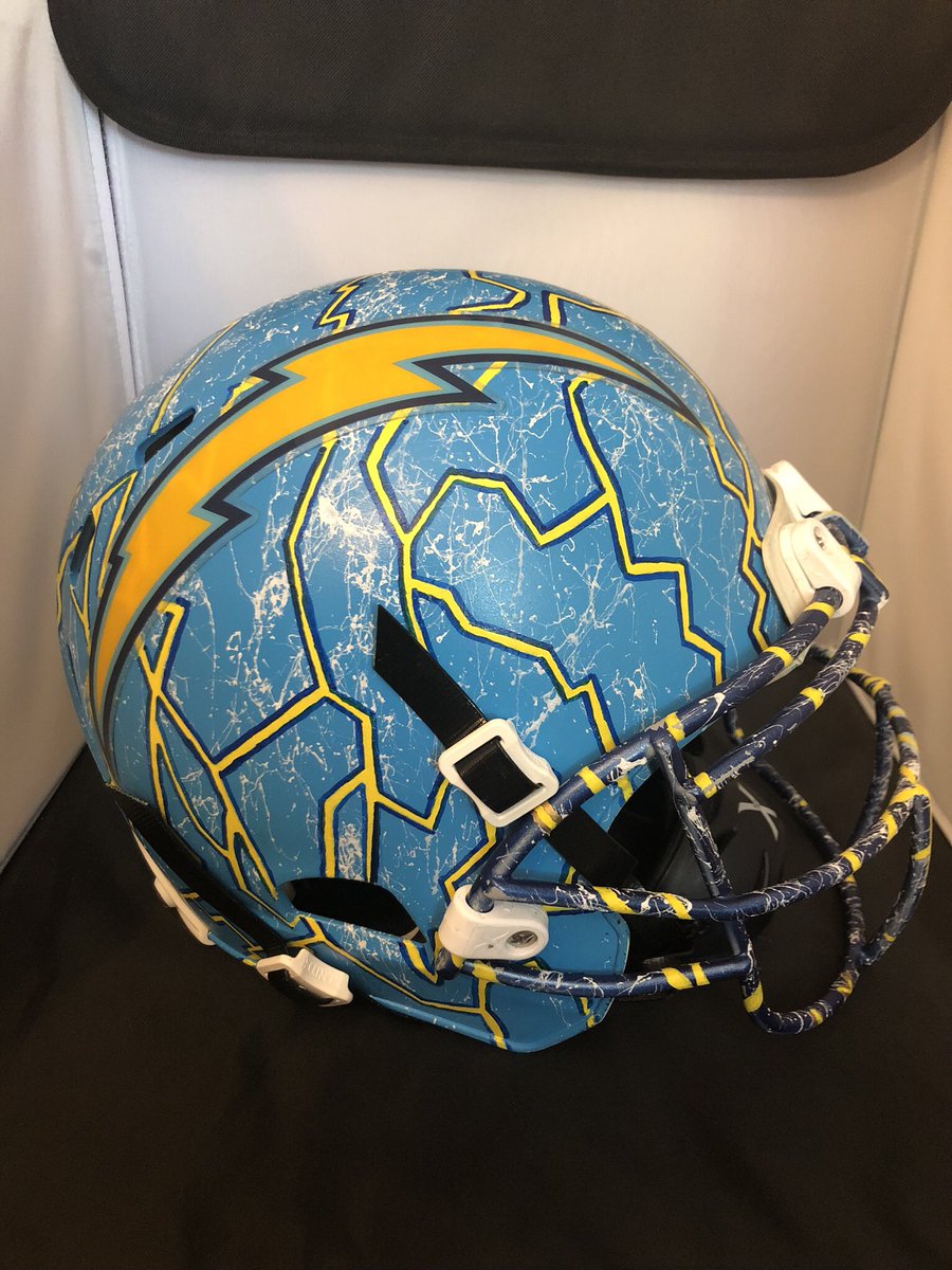 MileCustoms's tweet image. What do you think of this lid for next year? @Chargers @Melvingordon @DerwinJames @Keenan13Allen  @joeybosa99 @MikeWilliamsthb