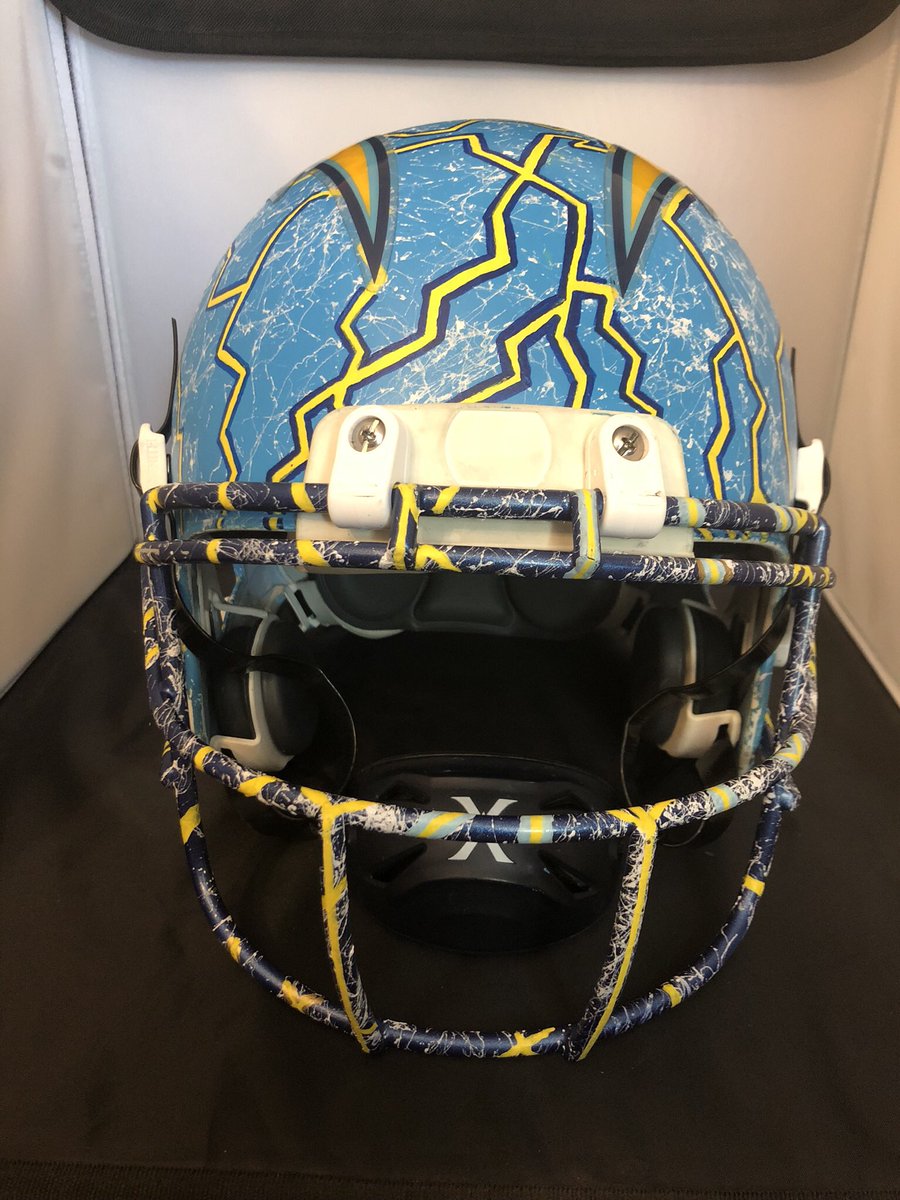 MileCustoms's tweet image. What do you think of this lid for next year? @Chargers @Melvingordon @DerwinJames @Keenan13Allen  @joeybosa99 @MikeWilliamsthb
