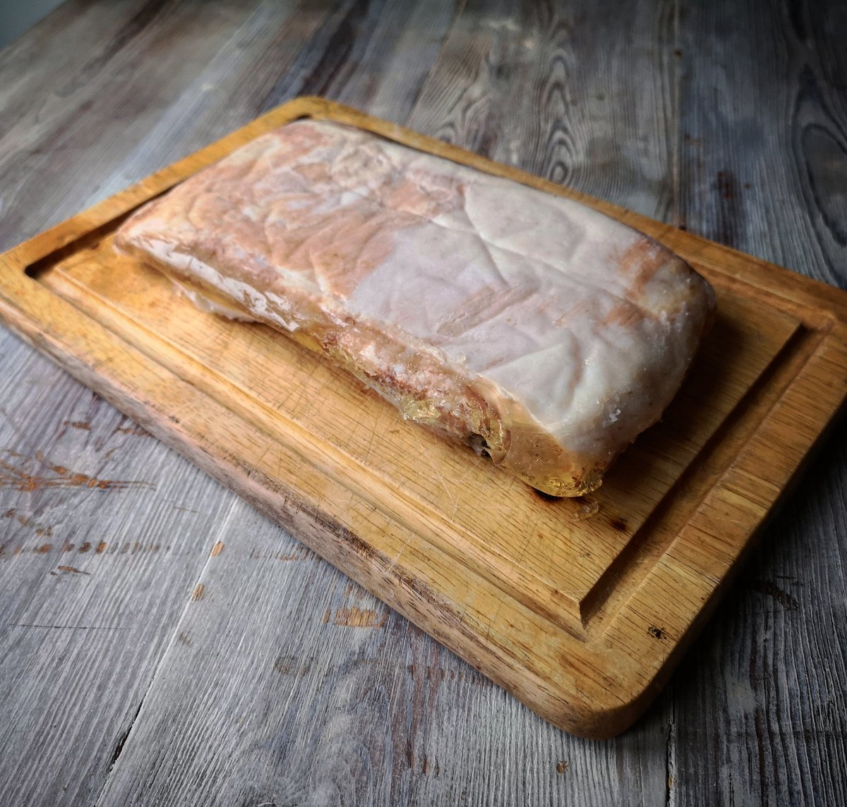 foodurchin's tweet photo. Pressed pork belly, using a method by @ChefGalton from @gbchefs cookbook. 12 hours curing. 12 hours cooking. 24 hours pressing. Yes, I've waited over two bloody days for this.

#porkbelly
#porklife
#gbccookbook https://t.co/YCMq03GioG
