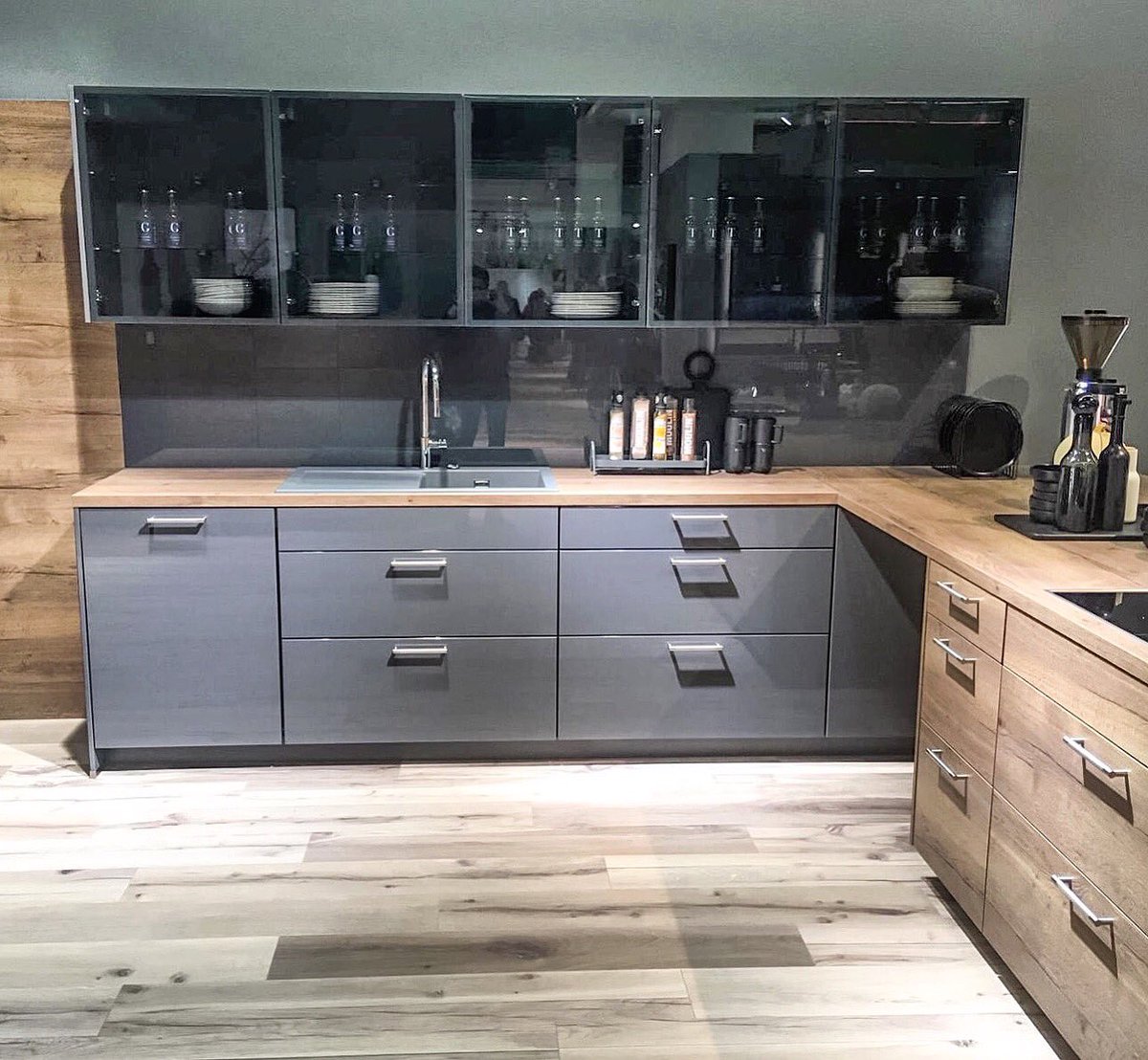 We spotted this stunning use of @EGGER_UK H1181 ST37 Tobacco Halifax Oak - part of our #Feelwood collection - teamed with a cool grey gloss on display by #NobiliaKitchens at @imm_cologne this week, adding a rustic edge & depth to an ultra modern style.