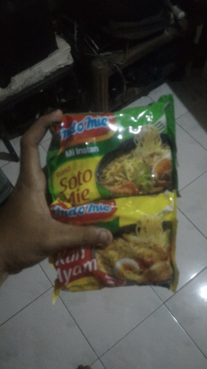 ranggaraka651's tweet photo. Sambil pantau TIKET persija . indomi dulu dengan keadaan bekasi Hujan.
@OrenBarat @12CSL https://t.co/xPEmdplmJs