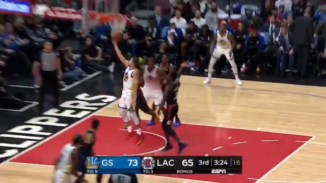Steph (28 PTS) dazzles with the handle and finish! 😮
#DubNation 81
#ClipperNation 72
WATCH the 4th on @ESPNNBA