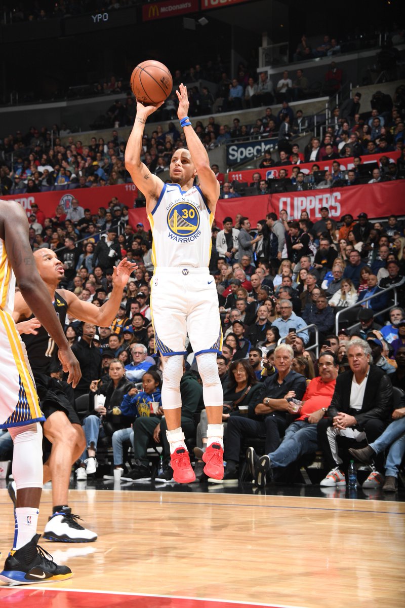 13-4 start to the 4th for the @warriors!
#DubNation 94
#ClipperNation 76
WATCH on @ESPNNBA