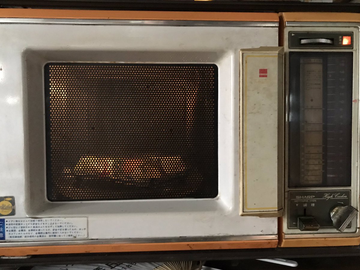 実家にあったシャープ製の約50年前の電子レンジをとうとう買い換えることになった 早速シャープ公式が反応 Togetter
