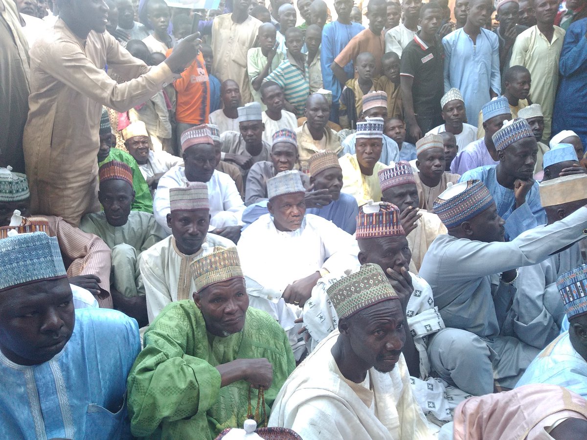apc_new's tweet photo. Engr. Wanori visits to Auno, Chabbal and Dalori wards of Konduga local government.
#BornoAPCnewmedia
#Tuski https://t.co/RDDOhrqzd5