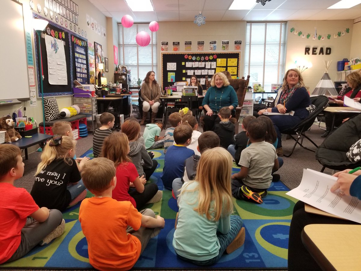 ecrossleader's tweet photo. It is always a pleasure learning with @EllinKeene and colleagues from across the district. Ss and Ts learning together...awesome! #fortproud #itlearn Thank you to @KristiOdellFOSD for facilitating the day! Thank you Mrs. Hanke & Mrs. Farley for welcoming us into your classrooms! https://t.co/MiSoWVrQBs