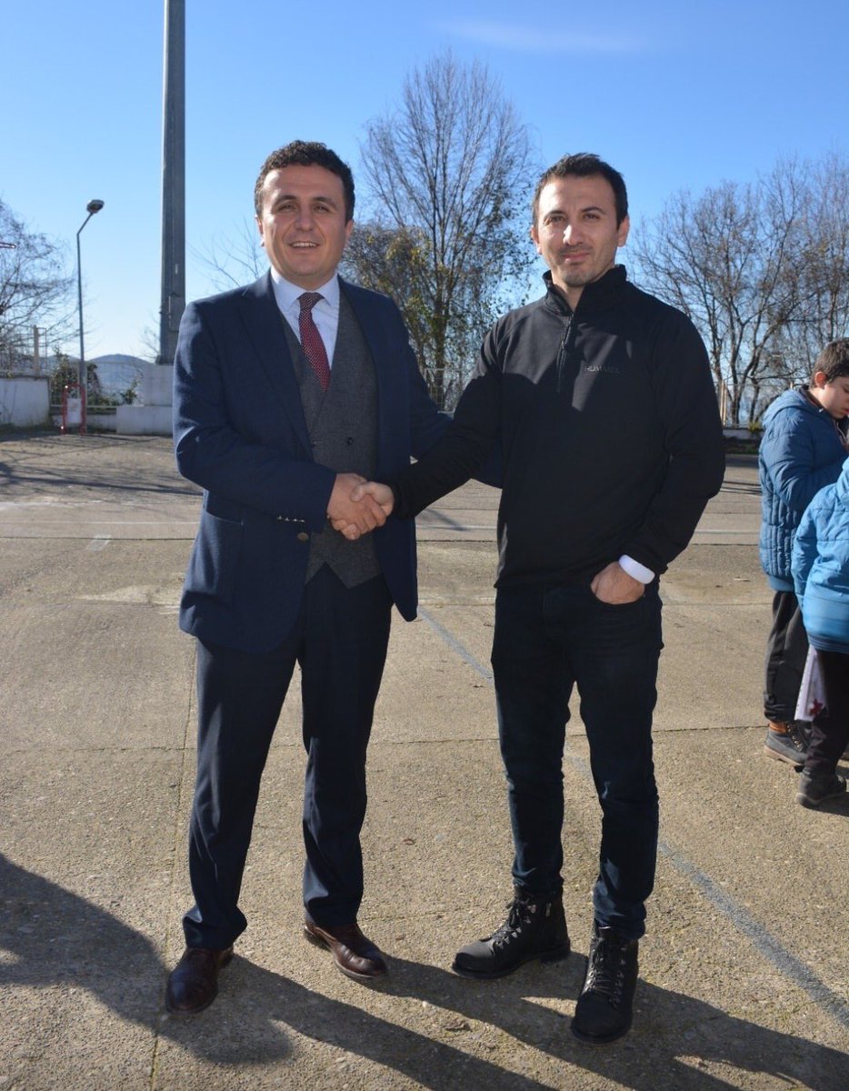 Yıldız Kız Basketbol müsbakalarında il 3.sü olan Kozlu Vali Tevfik Başakar Ortaokulu takımını tebrik ederiz.
<a href="/kasapoglu/">Dr. Mehmet Kasapoğlu</a> <a href="/sinanaksu/">Sinan Aksu</a> <a href="/hamzayerlikaya/">Hamza Yerlikaya 🇹🇷</a> <a href="/mehbaykan/">Mehmet Baykan</a> <a href="/hakyuksel67/">Hakan YÜKSEL</a> <a href="/akifbasdag6778/">akif başdağ</a>