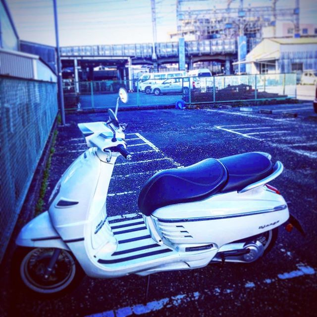 JT_RIDER_007's tweet image. ウロウロするのに良さげな天気ね。

#mydjango #peugeotdjango #プジョー #peugeot #ジャンゴ #django #ジャンゴ150 #django150 #スクーター #scooter #Motercycle #バイク #オートバイ#150cc bit.ly/2QVTWa9