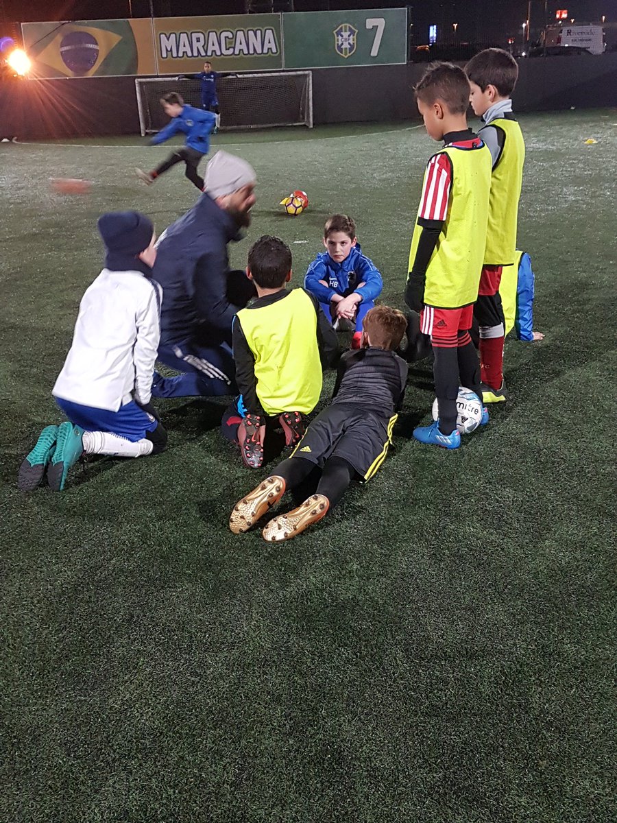 Kf1879's tweet image. Heart warming on a cold Friday night to see how much these young players have progressed over the last 2 years being helped by coaches prepared to work hard at developing their craft. @MotspurParkFC  Love the creative  message "Always On" #famentor #surreyfa #WeOnlyDoPositive