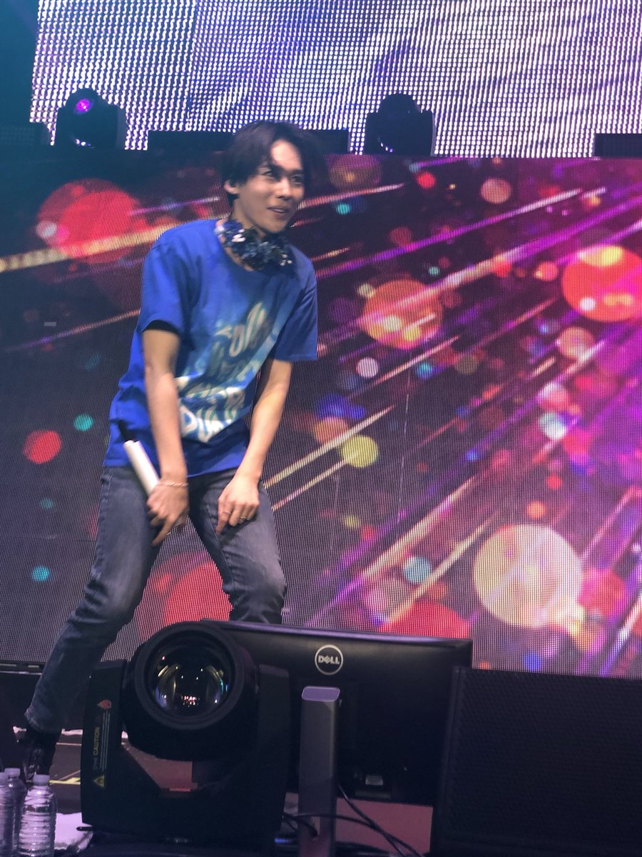 iciclepath's tweet image. Thank you so much Jinwoo for taking my homemade headband, you made this already unforgettable moment even more special😭 I’ll never forget this day. 

#WINNERinSF
#EVERYWHERETOURinSF