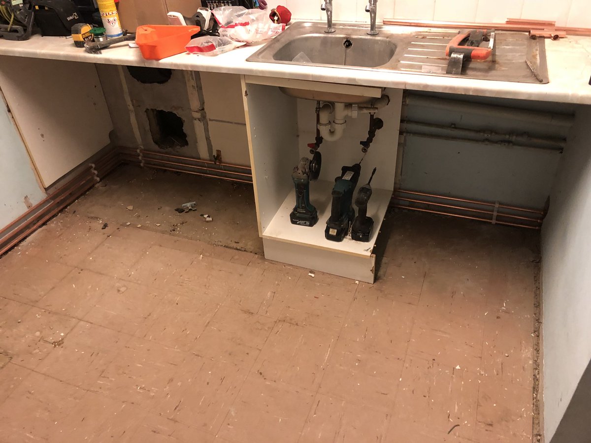 Here’s <a href="/vaillantuk/">Vaillant UK</a> number 4 wrapped up earlier in the week. Full system including some nice vertical rads with <a href="/vaillantuk/">Vaillant UK</a> ecofit Pure, <a href="/SpirotechUK/">Spirotech</a> BPK @Nest controls. Nice weekend off for me now to spend with the family 😄