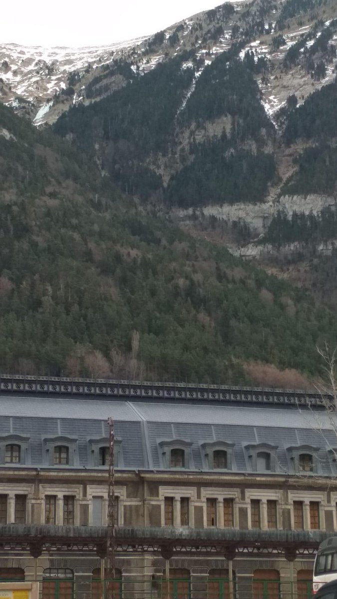 Hablamos con @fercanfranc sobre la despoblación en los pueblos. ¿Cuáles son las medidas que hay que adoptar? Nos lo cuenta en directo en <a href="/agropopular/">AGROPOPULAR</a> <a href="/COPE/">COPE</a> #AgropopularIniesta <a href="/copecuenca/">COPE Cuenca</a>