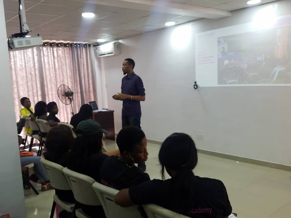 nesthubng's tweet image. @GirlCodeAcademy is a platform that teaches women how to code from basic HTML to advanced programming language. Hosted on @nesthubng 

#GCA3
#GCA2019
#GirlCodeAcademy
#WomenWhoCode
