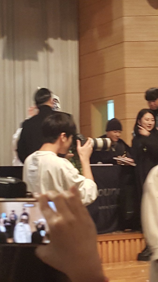 kimhanbintrash's tweet photo. Chanwoo, Yunhyeong and Hanbin as FANSITES SHHSHSHSJSJ 😭♥️ https://t.co/111yqoICUb