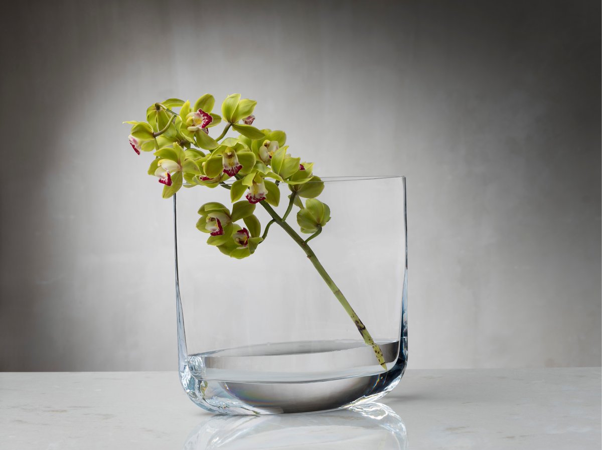 NudeGlass's tweet photo. Nude's vases can work as a standalone piece, a vessel for flowers, or a receptacle for decorative objects. Multi-functional and aesthetically pleasing design. https://t.co/pgI8fjiPPZ https://t.co/fHeMnlM9Rf