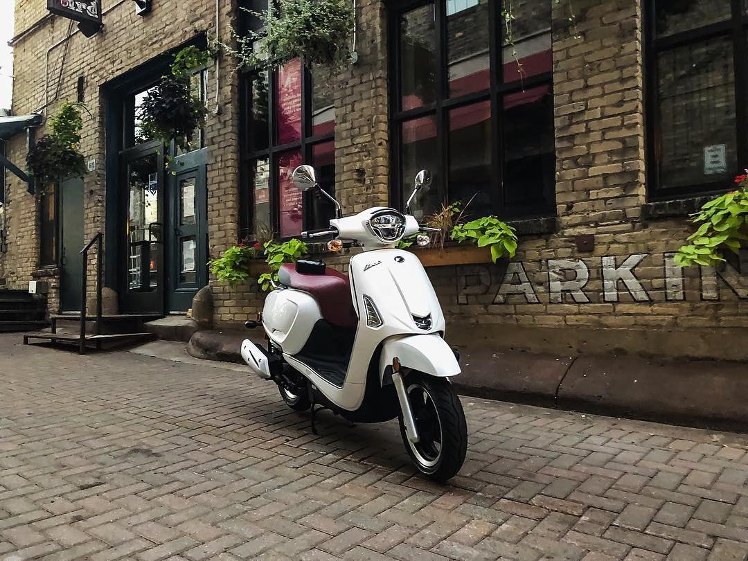 KymcoIndonesia's tweet photo. Malam Minggu, pada nongkrong dimana nih ?
#repost @magnetic_photography (IG)
#kymcolike150i #kymcousa #kymcoscooter #kymco #minneapolis #myfavoritealley #iphoneography #iphone8plus
#kymco #like150i #likemylife #likestyle #livetoride #stylist #lifestyle #retroscooter #kymcoscooter https://t.co/vB9wn32riZ
