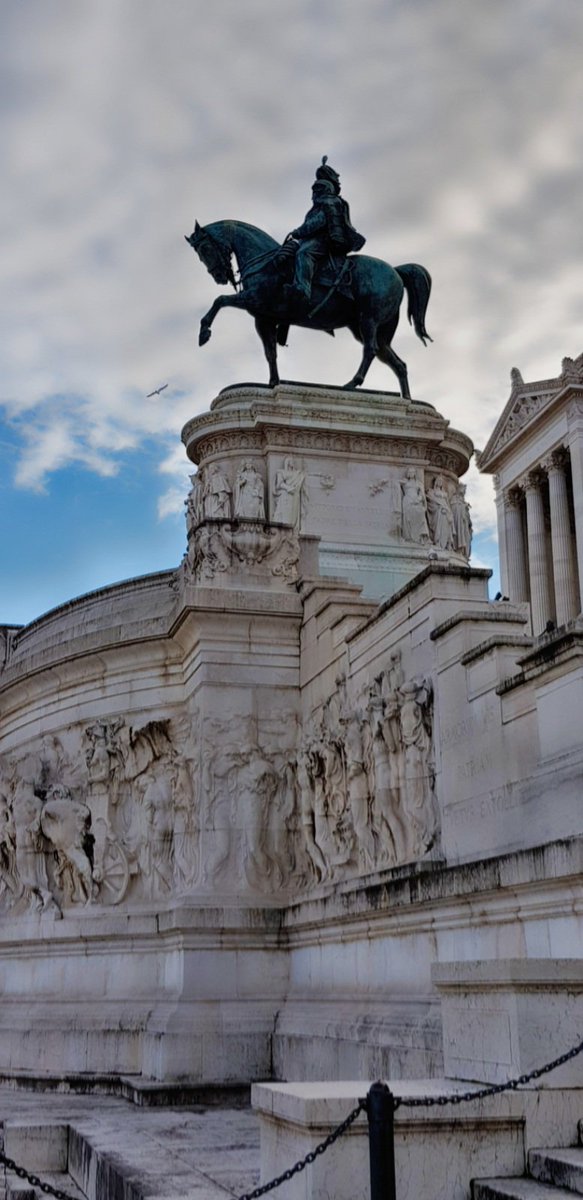 #Roma
#AltaredellaPatria🇮🇪
Statua equestre di Vittorio Emanuele ll
<a href="/GaudiumRoma/">Gaudium Roma</a>
@I__Love__Italy
<a href="/italiadasogno/">Italiadasogno</a>
<a href="/BeautyfromItaly/">BEAUTY FROM ITALY</a> 
<a href="/discoveroma/">Discover Roma</a> 
<a href="/PFotografica/">passione_fotografica</a> 
<a href="/DiscoverItalia/">Discover Italia</a>